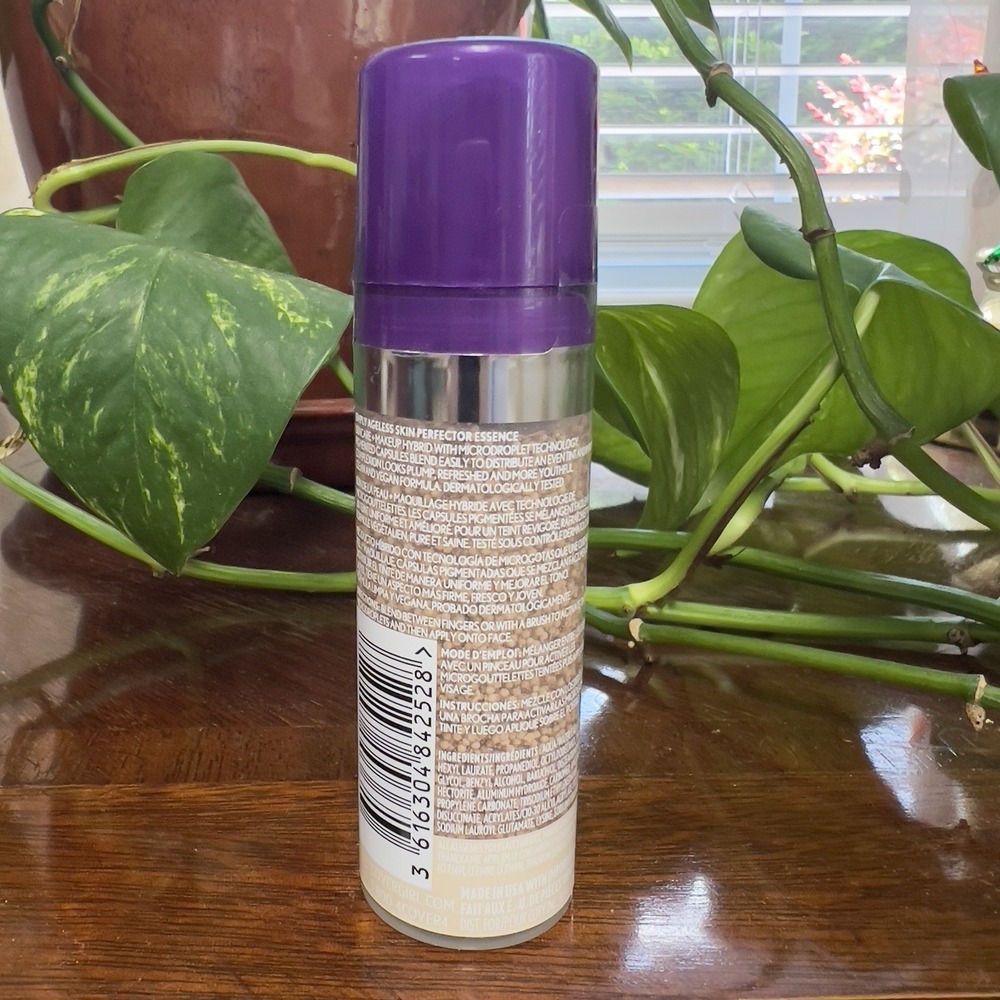 2X Covergirl Simply Ageless Skin Perfector Essence Foundation, 20 light - Picture 5 of 5